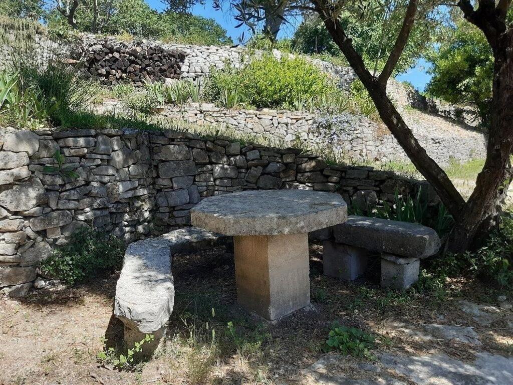 Vila Armen Vezenobres Exteriér fotografie